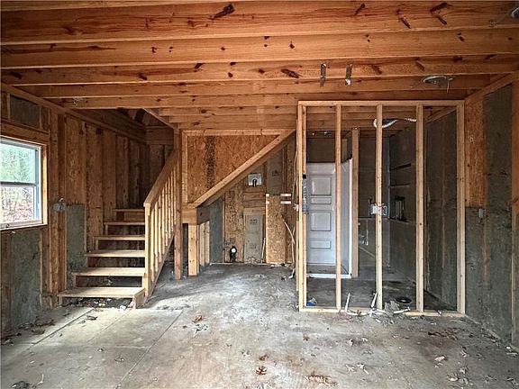 3rd image of 431 Mission Hill Rd