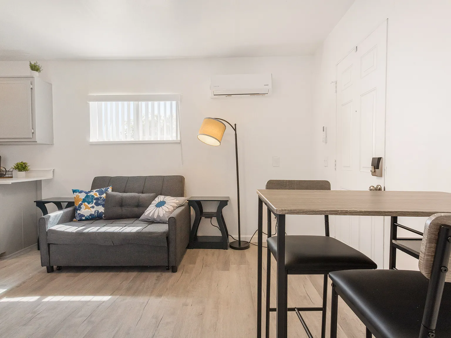 1 bed, 400 sqft, $1,230 — Photo 1