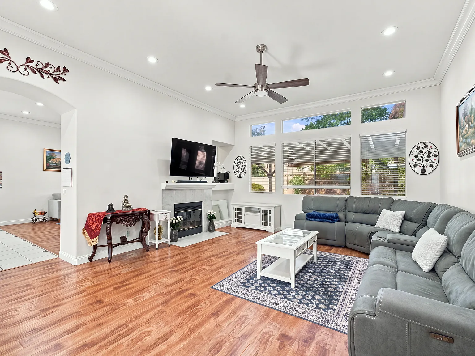 3 bed, 2.5 bath, 2455 sqft, $5,399 — Photo 4