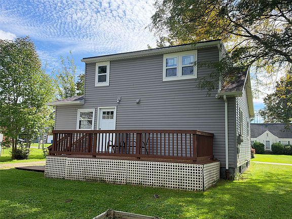 2nd image of 697 Gasteiger Rd