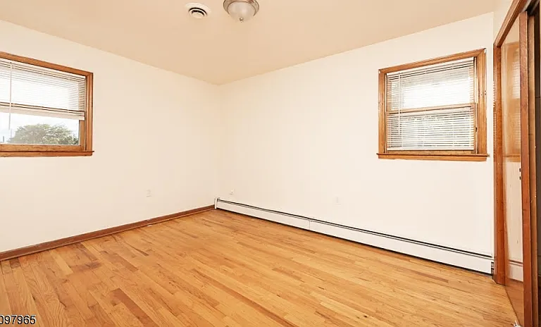 900 S Park Ave — Photo 9