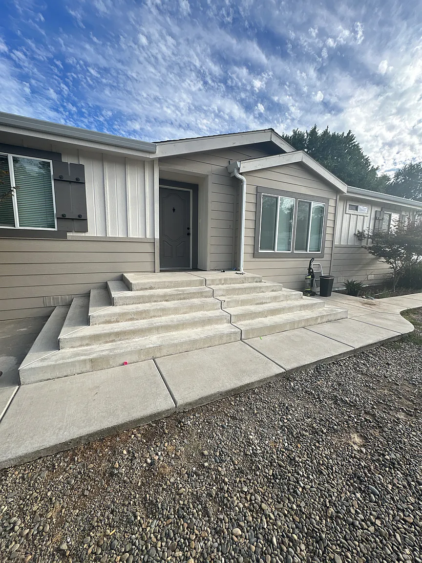 10305 Gray Rd photo 1
