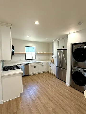 958 N Raymond Ave — Photo 3