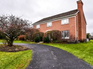 8282 Lake Ridge Dr, Burr Ridge, IL 60527