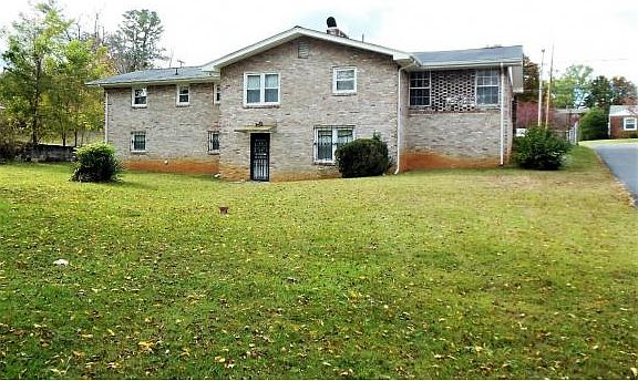 2nd image of 2219 N Greenwood Dr