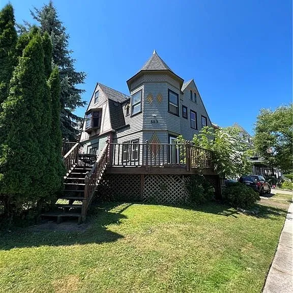 590 Richmond Ave — Photo 4