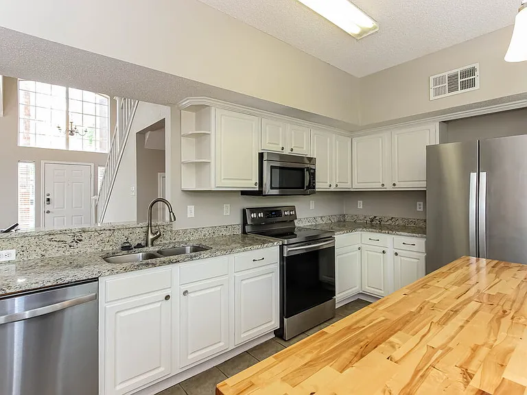 3703 Sycamore Ln — Photo 9