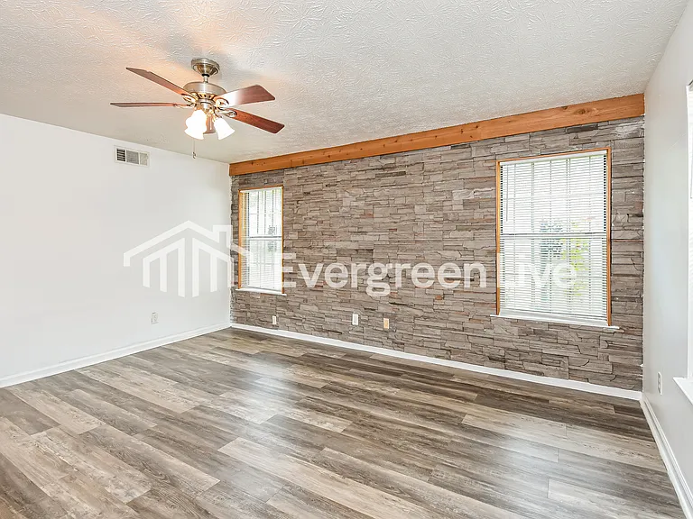 668 Alex Way SW — Photo 4