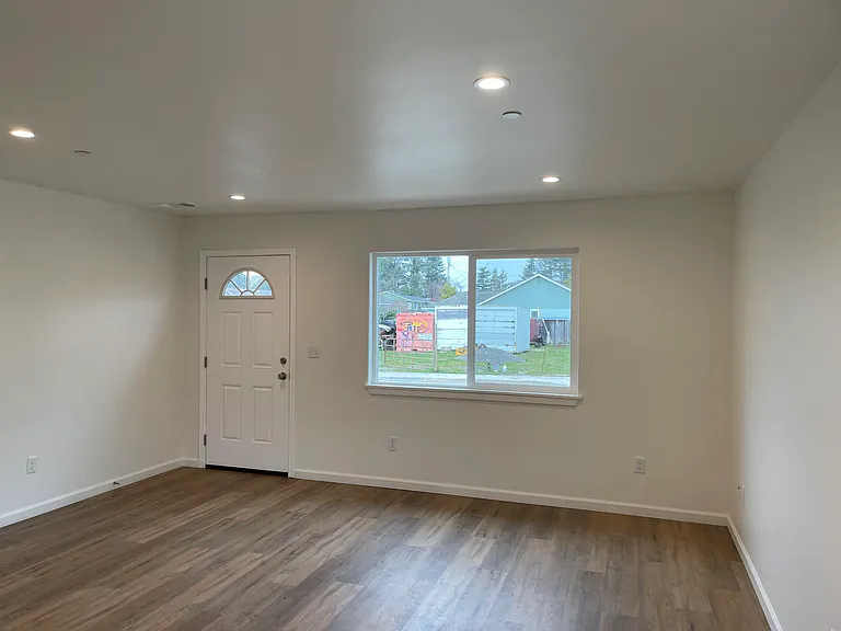 1841 Lime Ave — Photo 7