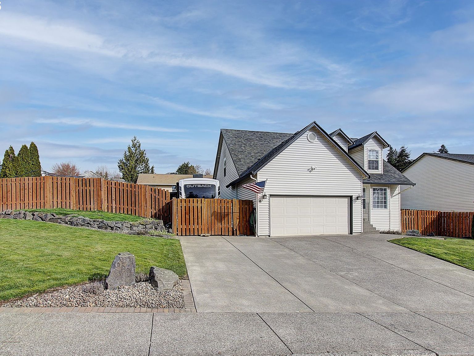 827 E 7th St, La Center, WA 98629 | Zillow