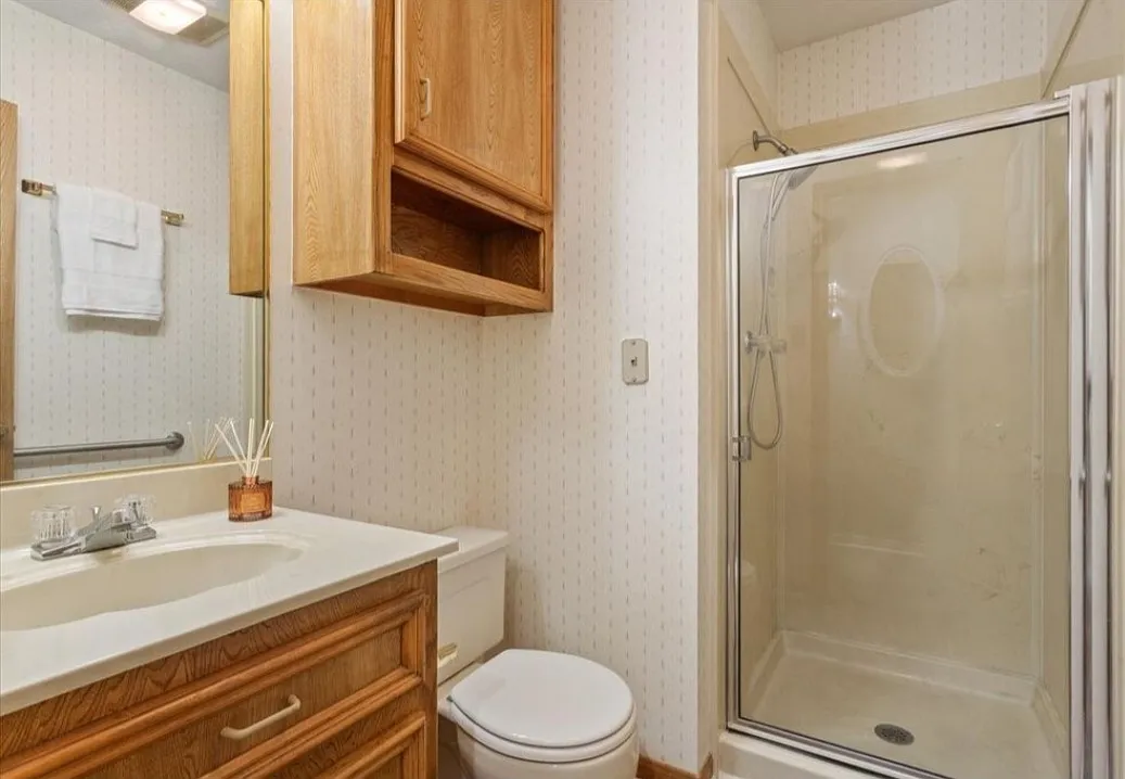 909 McClintic Dr — Photo 2