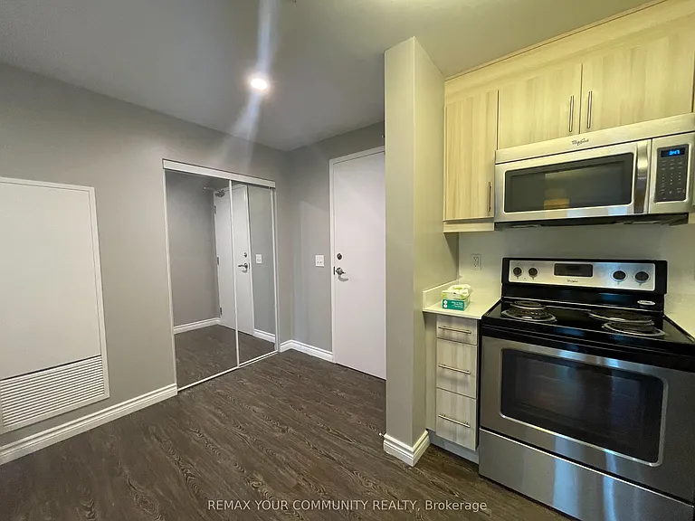 158 King St N #B-603 — Photo 3