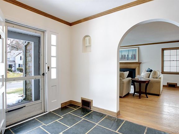 2nd image of 448 Abbey Road N