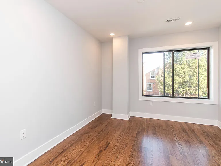 812 N Uber St #4 — Photo 5