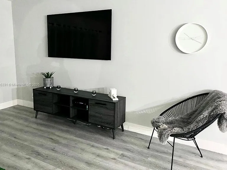 432 Lakeview Dr — Photo 12
