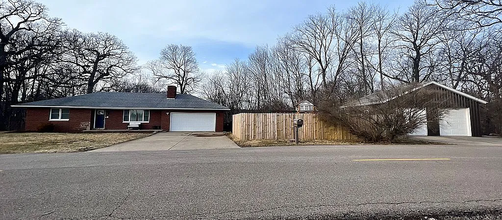 2349 Hollands Grove Rd photo 1