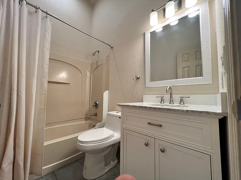 2070 Gonzaga Point — Photo 29