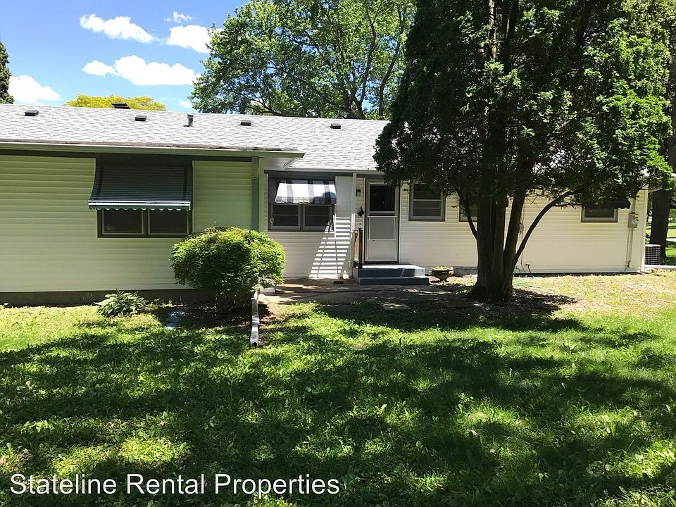 2nd image of 1824 Hawthorne Dr