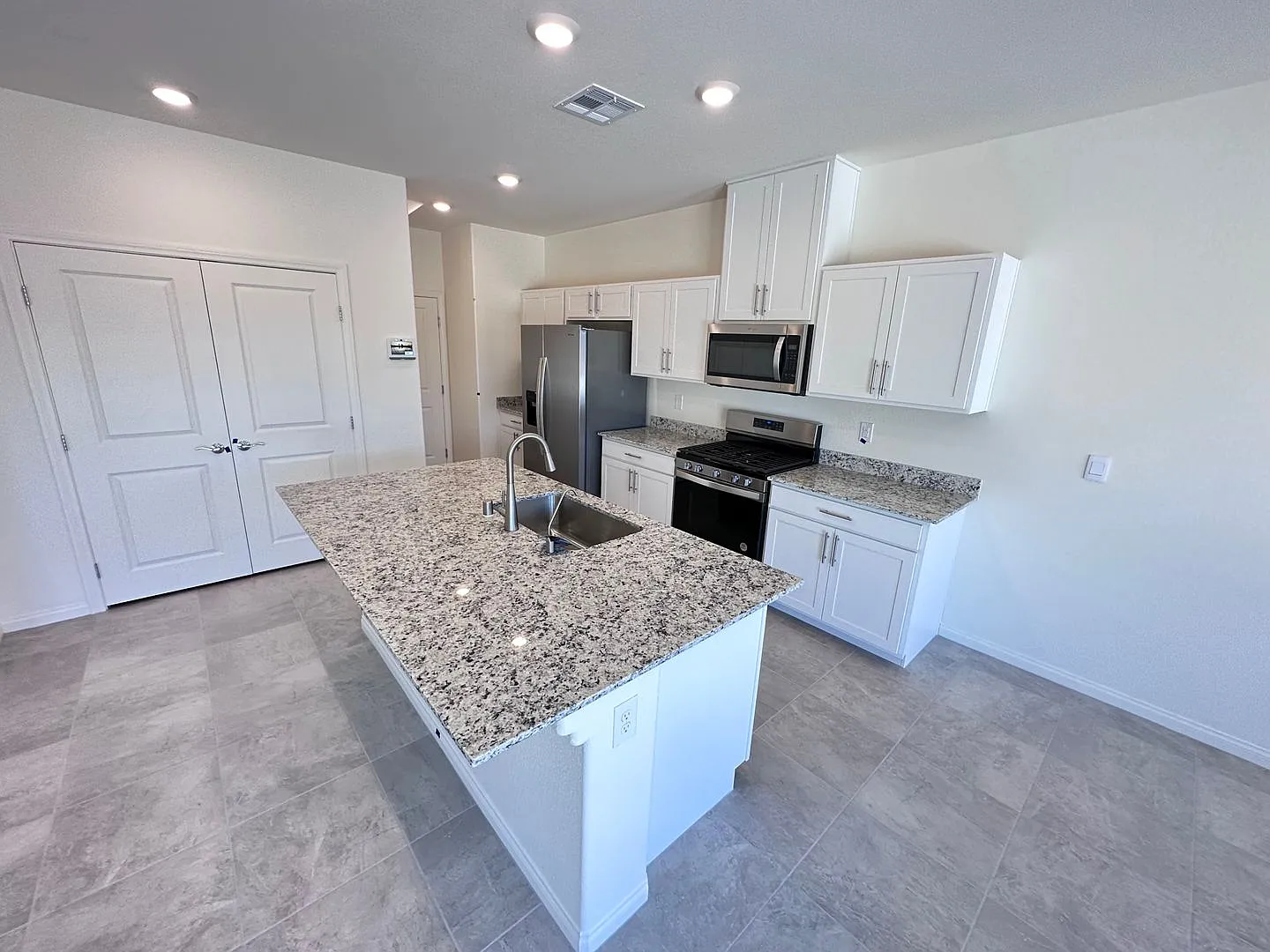 4 Bedroom in Villages at Tule Springs! — Photo 2