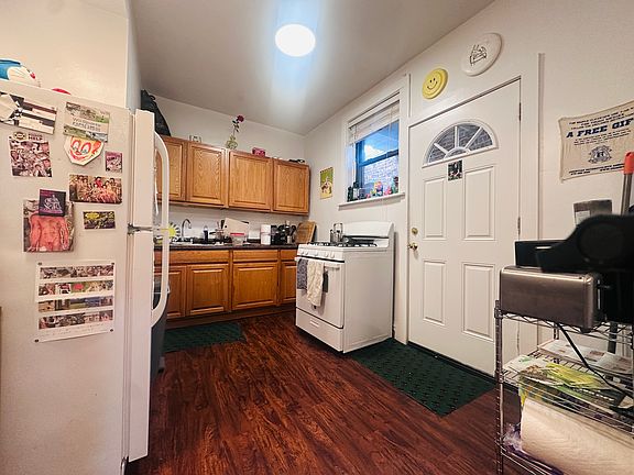 3rd image of 635 W Roscoe St APT N3