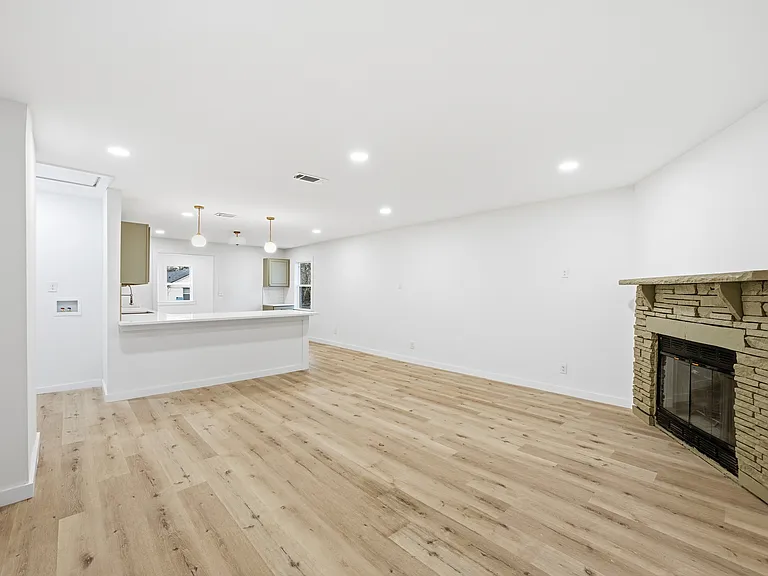 1221 Chestnut St — Photo 2