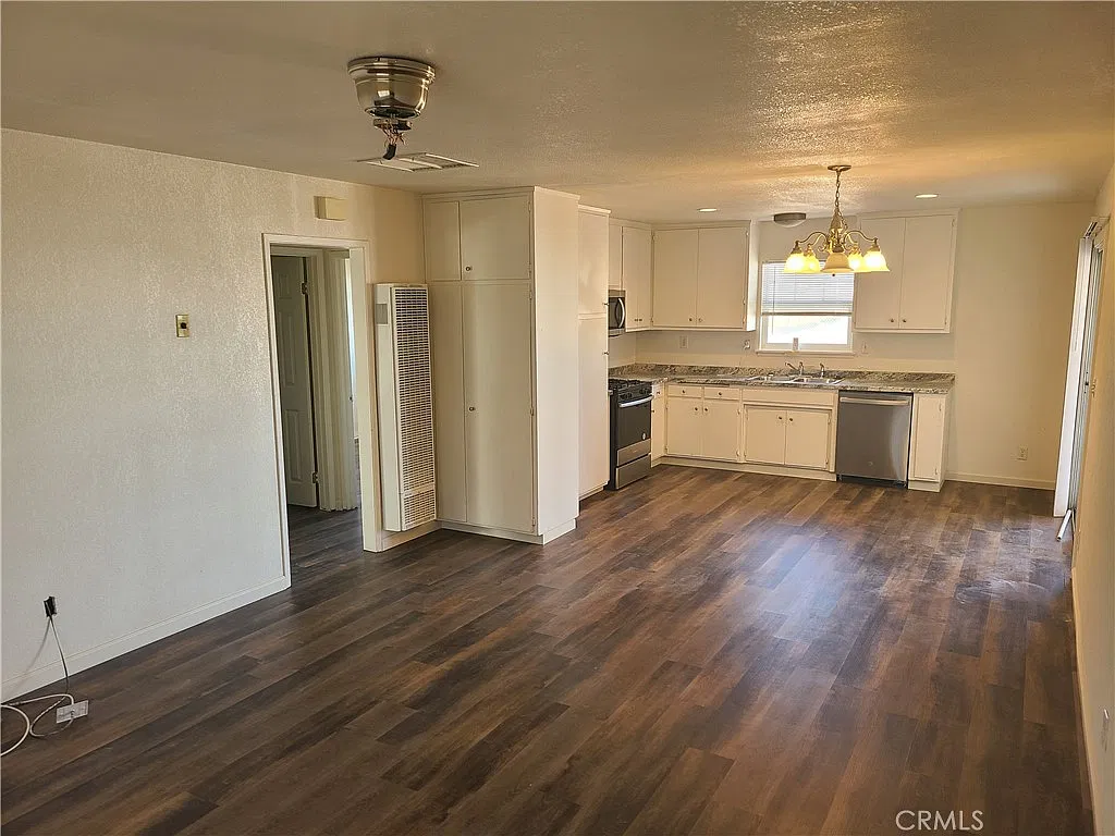 2 bed, 1896 sqft, $1,650 — Photo 3