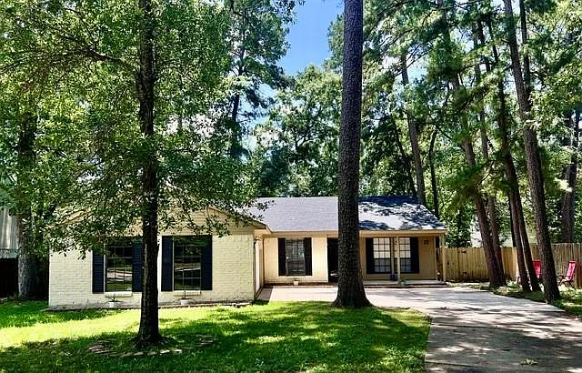 Photo 2 of 28 - 27 N Greenbud Ct - The Woodlands, TX Building Photo - 27 N Greenbud Ct