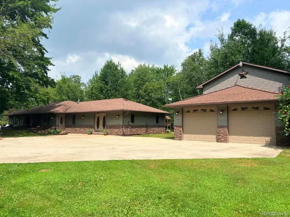 2159 E Bevens Rd, Caro, MI 48723