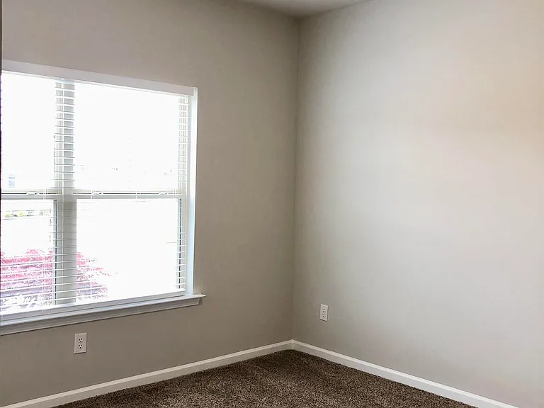 14604 London Ln — Photo 12