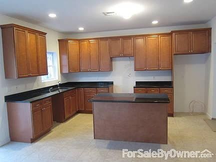 2nd image of 271 Lakeland Ave