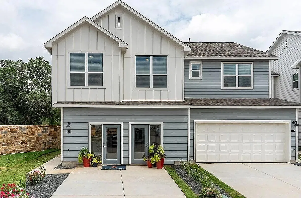 2 bed, 2.5 bath, 1500 sqft, $1,649 — Photo 1
