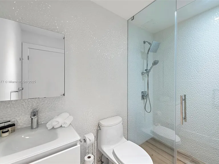 1025 Diplomat Pkwy — Photo 63