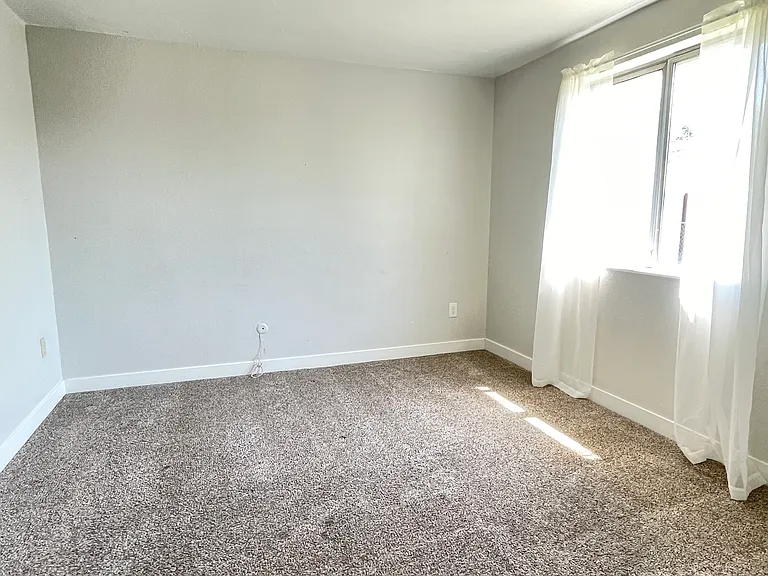 207 E Omaha St — Photo 15