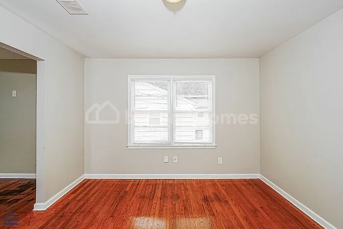 945 Elizabeth Dr — Photo 7