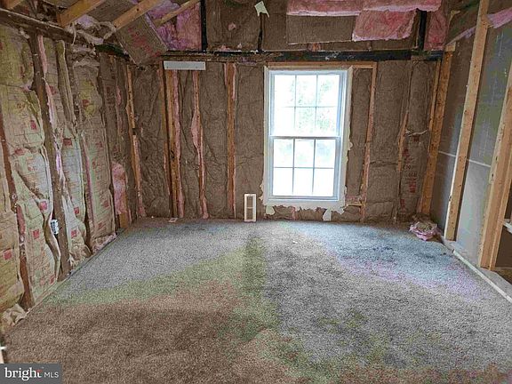 5th image of 113 E Addition St