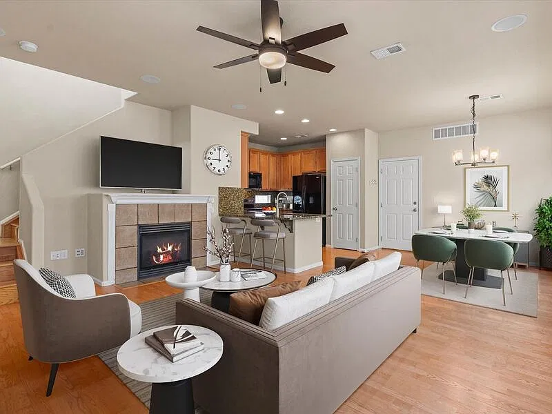 3 bed, 2.5 bath, 1323 sqft, $2,725 — Photo 3