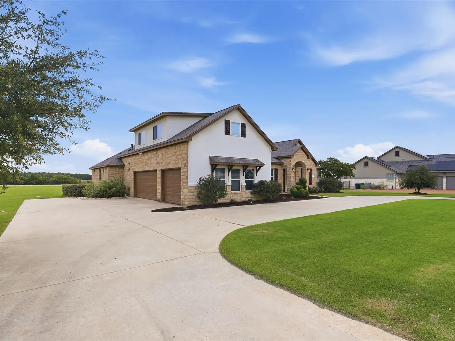 4 bed, 4.5 bath, 3651 sqft, $4,000 — Photo 4