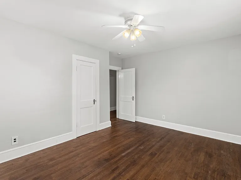 1211 Larchmont Cres — Photo 15