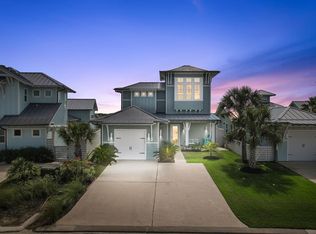 131 Reserve Ln, Rockport, TX 78382