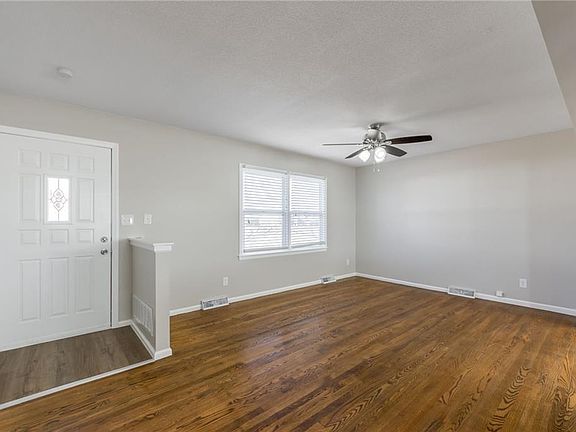 3rd image of 11627 Sycamore Dr