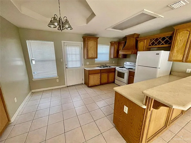 2305 N Dahlia St #2 — Photo 7