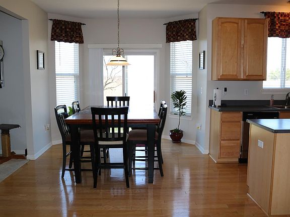 3rd image of 1213 Meadowbrook Blvd