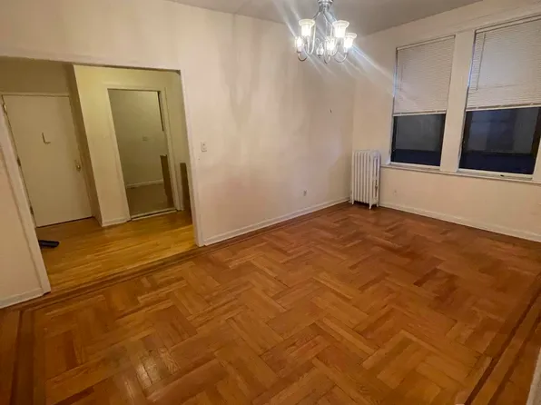 24-60 27th Street image 4 of 10