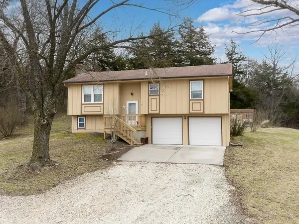 24275 Sandusky Rd, Tonganoxie, KS 66086