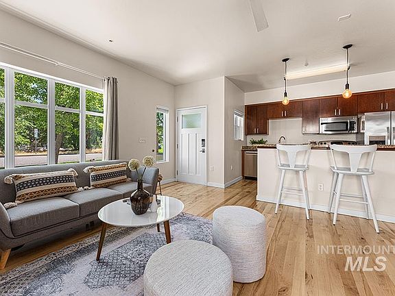 4th image of 1411 W Grand Ave APT 105