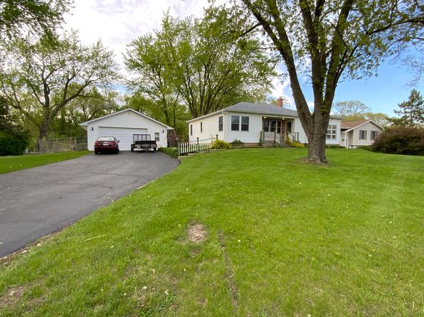 420 Channel Dr, Island Lake, IL 60042