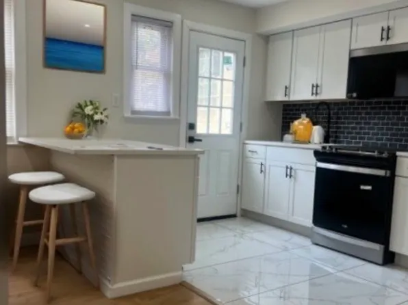 27A Melmore Gdns, East Orange, NJ 07017