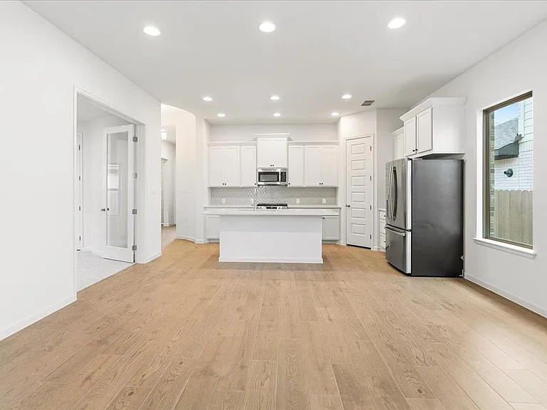 154 Blackborrow Dr — Photo 13