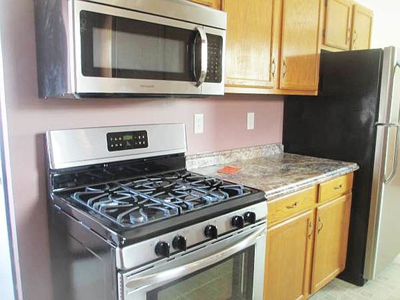 2nd image of 1470 Montrose Tpke