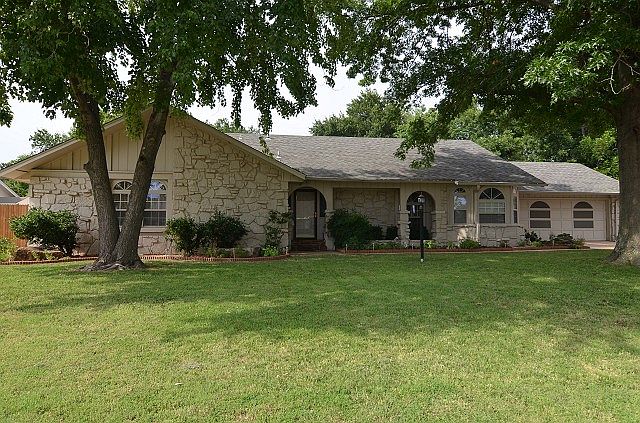 Great family home with 2 driveways